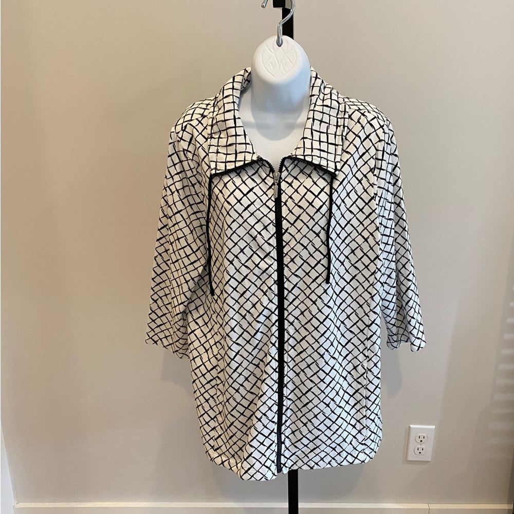 Chicos Weekends Diamond Crosshatch Zippered Jacket
